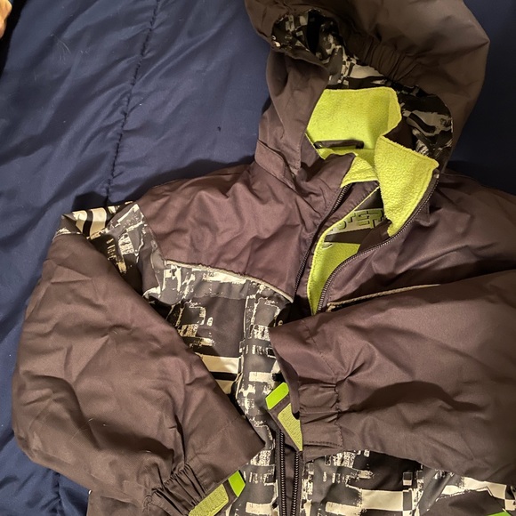 Bundle of size 5 jackets for winter vests and light jackets too - Picture 3 of 6